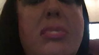 Onkel fickt Suzys Gesicht und kommt über sie hinweg