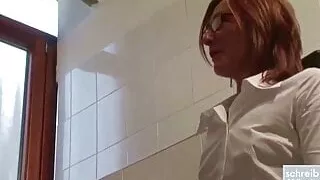 Im Badezimmer hart gefickt und geleckt mit kleine titten