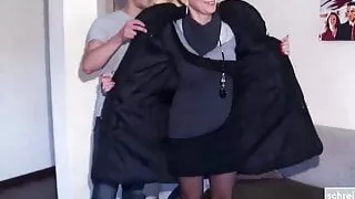 Maklerin wird im fremden Haus durchgefickt