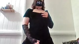 Melody plays with her thick juicy booty