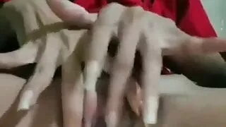 Pattaya Hooker loves strumming that clit