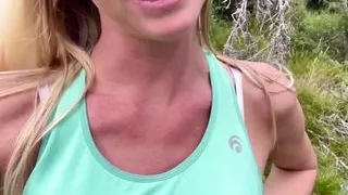 Je me fais demonter le cul par un inconnu en pleine foret !!