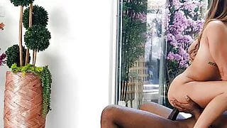 Super heiße Latina fickt ihren ersten schwarzen Kerl, um einen Job zu bekommen