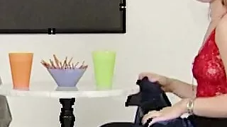 The dildo tester has its next test object