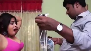 sexy girl ko tailor ne naap lene ke bahaane se boobs dabaye