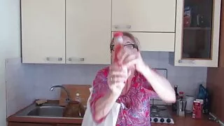 She is presenting MUTTI Pomodoro San Marzano