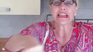 Cnderella is presenting italien MUTTI tomato sauce