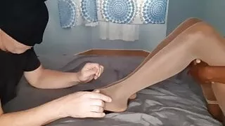 How I feed my slave with my feet in Nylons
