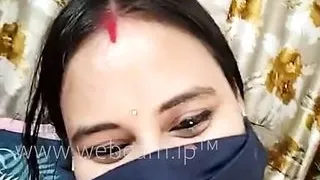 Indian Desi Bhabi Shows Her Pussy