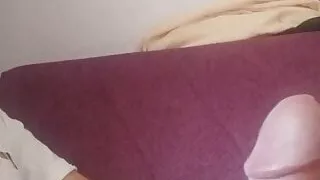 Während ich masturbierte, befruchtete ich sie langsam wie Sahne