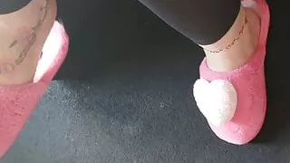 Slipper dangle