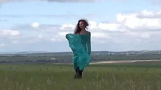 Photoshoots on Hill in winding weather