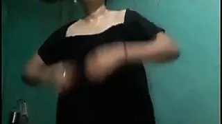 Desi boudi bumpy Bhabi Brüste zeigen