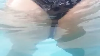 Big ass in Pool