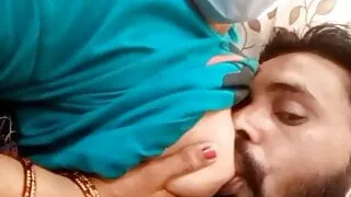 Bhabi ne bhaya ko apni dud pilarahe