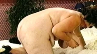 Fat white mature guts tits and buts showing out!Pre