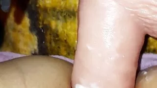 Vastag szilikondildo a fenekemben...