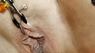 Mature bitch AimeeParadise tests nipple and clitoris clamps!