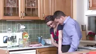 Alt und Jung ficken in den Kuche