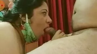 Desi aunty ne muh me liya