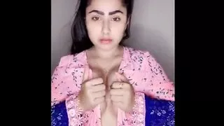 Indian Priyanka Bhabi Big Boobs Daba DaBa Kr DikHa Rhi Hai