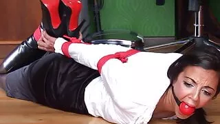 Nuttiges Büro-Flittchen sabbert