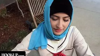 Angeline Red aus dem Mittleren Osten ist bereit, den ganzen Weg zu gehen