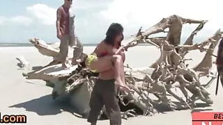 Draussen am Strand Dreier gehabt