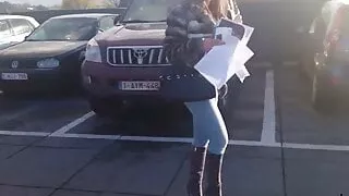 Walking in Mediamarkt with high heels, Louboutin and blue