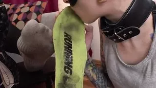 Lesbian feet treated properly afetr run