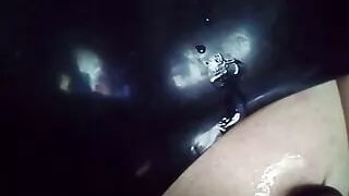 Latex-Fetischspiel auf Cam