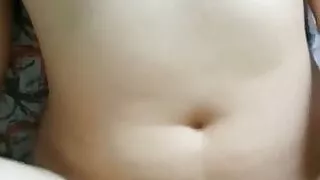 se viene en su ombligo