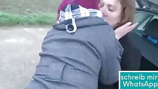 Deutsche Amateurin draussen Doggy gefickt