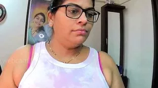 Indian Milf Aunty Masturbates Her Pussy