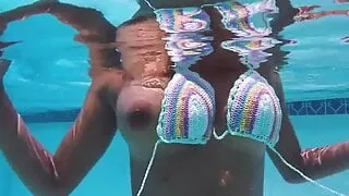 Natural beauty ebony gets banged in the pool