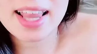 Esposa safada chingando o corno enquanto ele goza