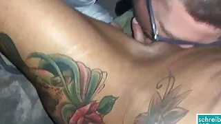 Deutsche fickt Kellner vom Club um reinzukommen