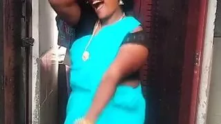 #tamilauntysex vanthuu enn pundaiyaa laa naaluu kuthuu kuthu