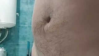 Morgens Handjob im Badezimmer