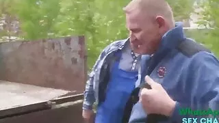 Zwei deutsche Arbeiter ficken junge deutsche Pussy