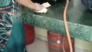 Abe gadhe kichen me hi chodo ge kya