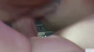 Sohn erwischt Mutti beim Masturbieren und darf ficken