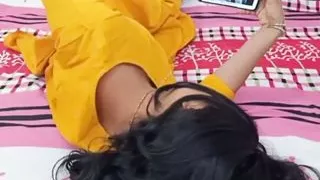Rukho main porn video dekh rahi hu