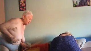 Igranje sa cucom ,in cucekom