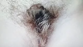 grande blonde mature poilue et son gode sur la chaise