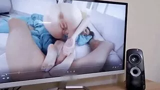 Sexy MILF hat ihn beim Porno gucken erwischt