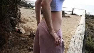 Risky fuck in the middle of the park while people are close