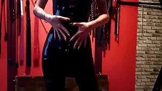 Fetish Dominatrix in black latex