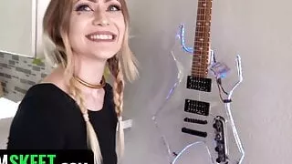 Gorgeous Babe Pussy Drilled Deep