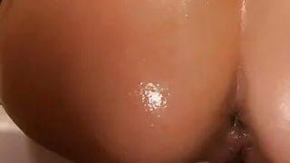 Milf fucking oiled ass in bath